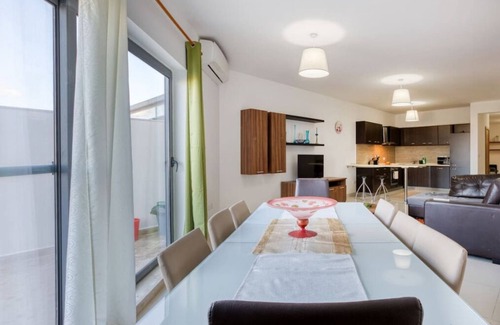 Luqa Apartment | Beautiful PENT with terrace & spectacular views