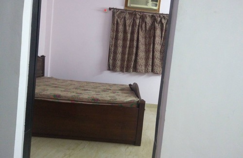 Lajpat Nagar Bed & Breakfast | Beautiful Penthouse Just 1 Min from Metro,