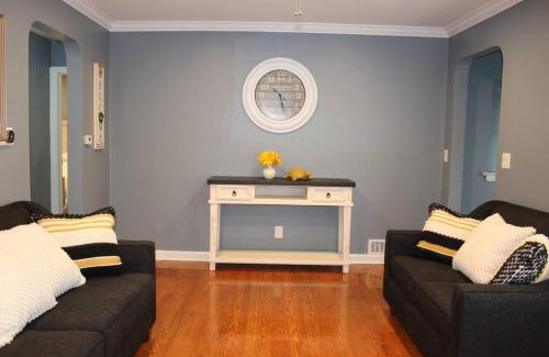 Teaneck House | Beautiful place minutes away to New York City .