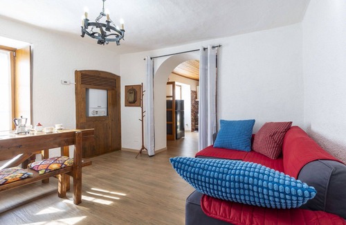 Villa di Tirano House | Beautiful private villa for 7 people with A/C, WIFI, TV, patio, pets allowed and parking