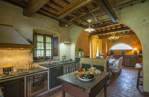 Terranuova Bracciolini Villa | Beautiful private villa with WIFI, A/C, hot tub, private pool, TV, pets allowed and panoramic view