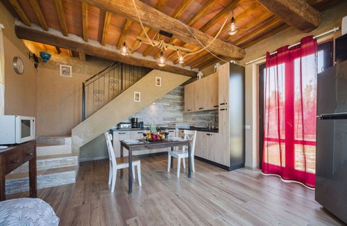 Castelvecchio House | Beautiful private villa with WIFI, hot tub, A/C, private pool, TV, terrace, pets allowed and par.