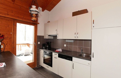 Leytron House | Beautiful private villa for 8 guests with TV, terrace and pets allowed