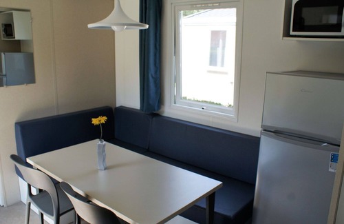Dolni Pocernice House | Beautiful private villa for 5 guests with pool, WIFI, terrace, pets allowed and parking