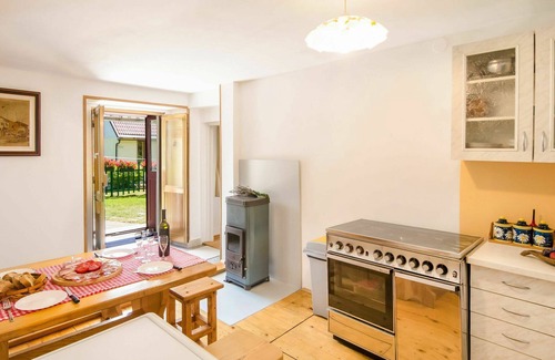 Lic House | Beautiful private villa for 4 people with A/C, WIFI, private pool, TV, pets allowed and parking