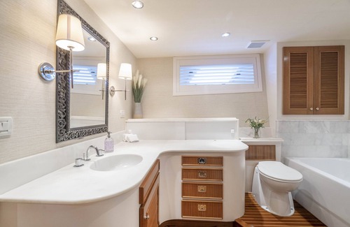 Poulsbo Boat Rental | Beautiful Private Yacht in the Seattle area