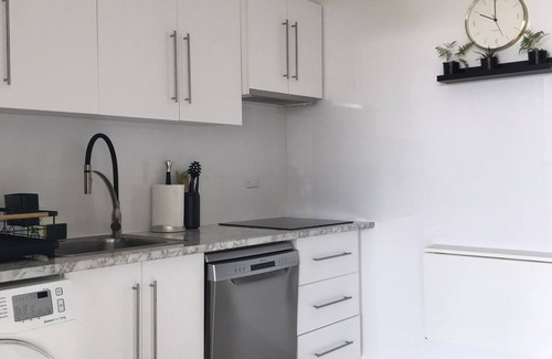 Hallett Cove Apartment | Beautiful quiet apartment with sea views