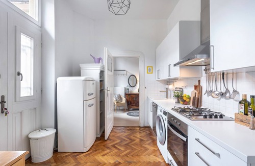 Palace District Apartment | Beautiful, quiet, central flat with A/C,2-6 people, 76 m 2