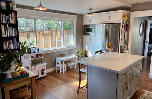 Altadena House | Beautiful redone home in the hills north of Pasadena near hiking and wildlife.