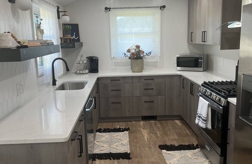 Southwyck House | Beautiful Relaxing Home Near a Golf Course and Restaurants