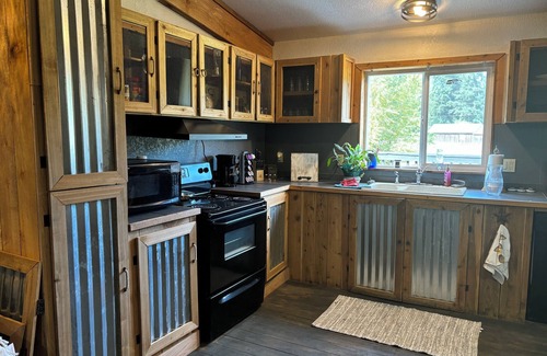 Yelm Apartment | Beautiful remodeled 3-bedroom bunkhouse. Family/Pet friendly. Lots of amenities.