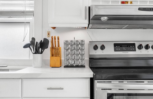 Niagara Falls House | Beautiful Renovated Oasis House