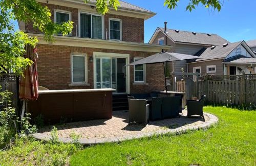 Niagara Falls House | Beautiful Renovated Oasis