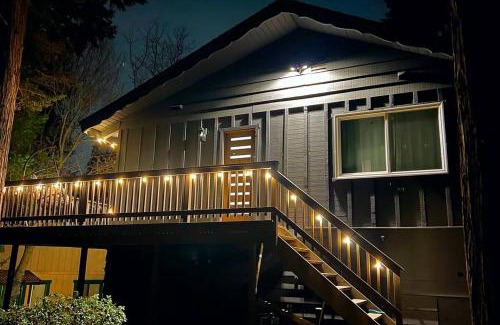 Crestline House | Beautiful Renovated Cozy Forest Home with Hot Tub in Crestline