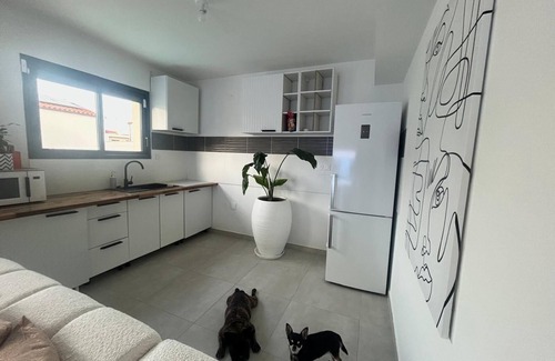 Perpignan Bed & Breakfast | Beautiful room in new villa with swimming pool