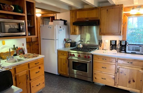 Grants Pass House | Beautiful Rustic Cabin and Bunkhouse on the Rogue River