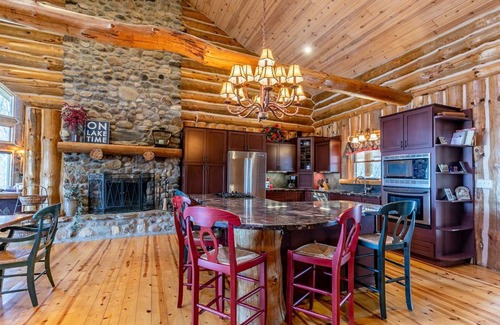 Frontier Cabin | Beautiful Rustic Lakehouse in Michigan, gorgeous views and total relaxation