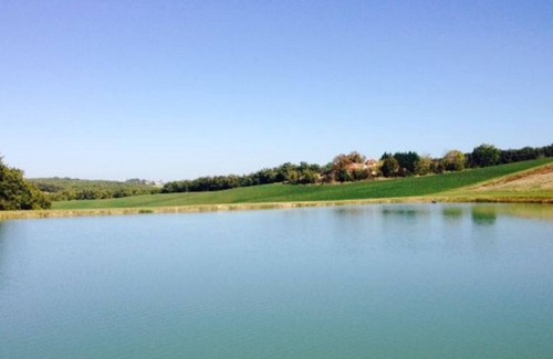 Castelnau-Barbarens House | Beautiful spacious gite in the Gers with private lake