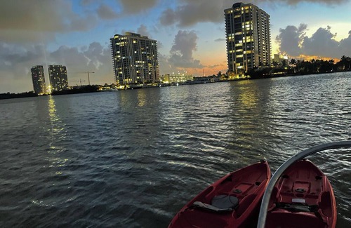 Aventura Boat Rental | Beautiful sailboat with free parking
