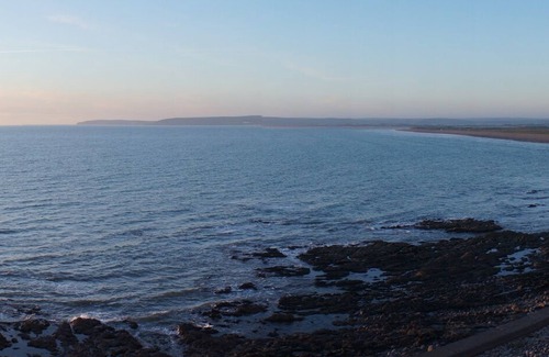 Westleigh Apartment | Beautiful Sea Front North Devon Apartment with 3 large bedrooms. Sleeps 6.