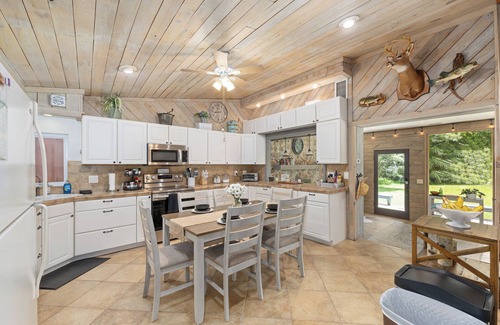 Dunnellon House | Beautiful secluded setting on the Rainbow River surrounded by state forest