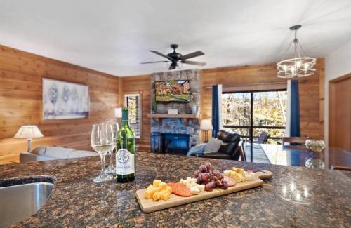 Seven Springs Apartment | Beautiful Seven Springs- 2 Bed, 2 Bath Condo