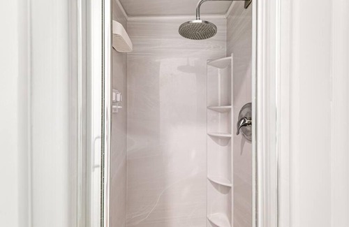 Coral Way Apartment | Beautiful Shenandoah One Bedroom Fast Internet Shen3