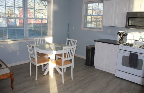 Warwick House | Beautiful Single Family house on Warwick Pond, Warwick, RI