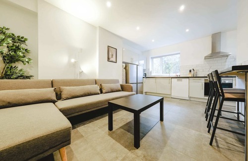 Cribbs Causeway Apartment | Beautiful six bedroom house - Wordsworth