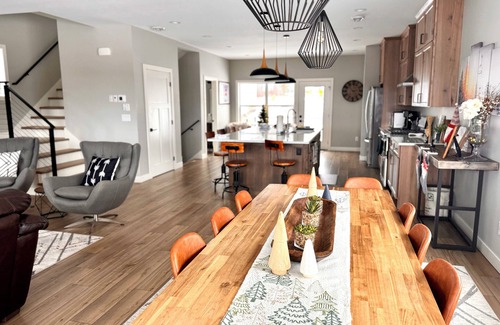 Riverside House | BEAUTIFUL SKI HOUSE Views Spacious Sauna Dogs 20% Off Bike Rental+MTB Pass