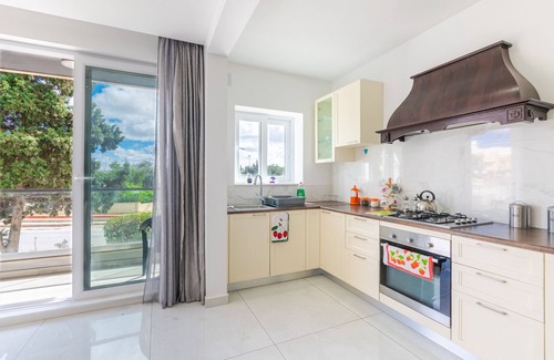 Qawra Apartment | Beautiful Spacious and Bright 3 Bedroom 2 Bathroom Apartment 2