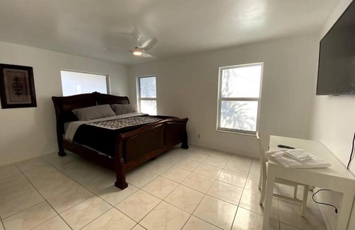 Lake Worth Corridor House | Beautiful spacious 4Bd 2Ba w/ large pool/backyard