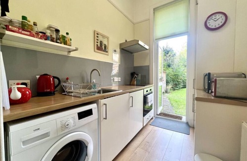 Newington Apartment | Beautiful Spacious Ground Floor Newington flat