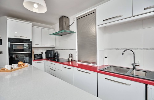 Portstewart House | Beautiful Spacious House with Hot Tub & Sauna, Near the Beach!