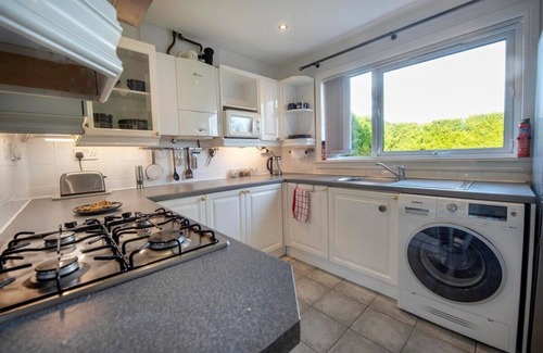 Longcroft House | Beautiful spacious house Airport