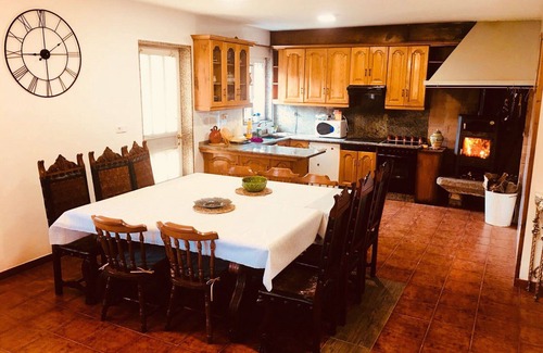 Betanzos Ski Chalet | Beautiful stone cottage with lareira (14 people)