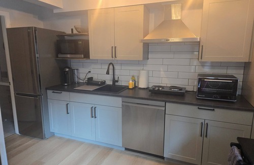 North Saanich Apartment | Beautiful suite in North Saanich. Close to Buchart Gardens, airport and ferries.