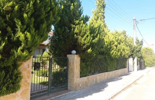Oropos Villa | Beautiful Summer Villa in Chalkoutsi