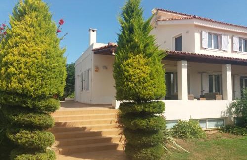 Oropos Villa | Beautiful Summer Villa in Chalkoutsi