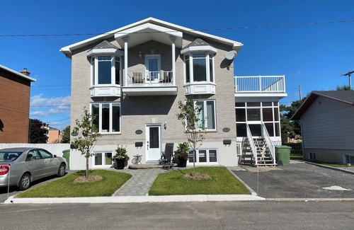 Les Rivieres Apartment | Beautiful sunny accommodation (31days +)