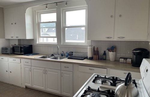 Salem Apartment | Beautiful Sunny Apartment in Salem
