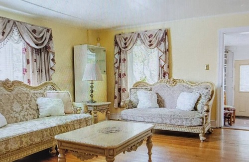 Upper Darby House | Beautiful Surburban Family Home