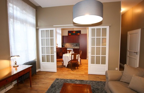 Reims City Centre Apartment | Beautiful terrace in the city center with possibility parking and breakfast
