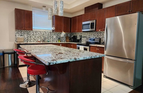 Mount Hope Huron Park House | Beautiful Three Bedroom House
