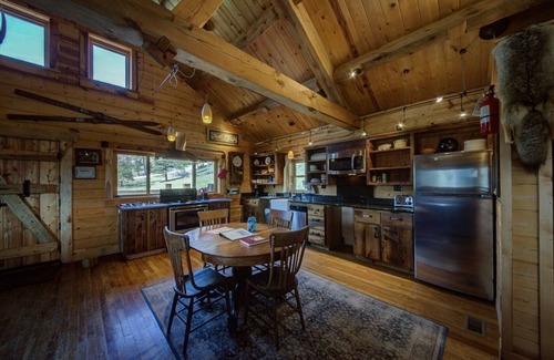 Colonial Pine Hills Cabin | Beautiful Timber Frame Canyon with Spring Creek Canyon views!
