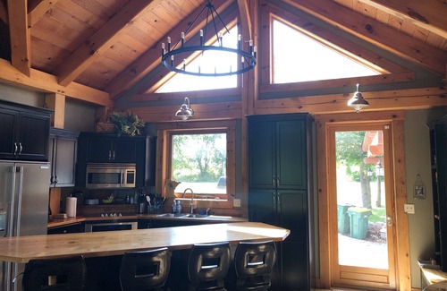 Alexandria Cabin | Beautiful Timber Home on the Alexandria Chain of Lakes