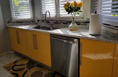 Bahamia West House | Beautiful Townhome on canal with dock slip, 2 min drive to the beach