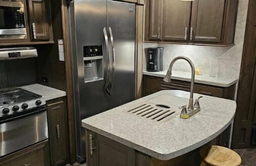 Calgary-Edmonton Corridor House | Beautiful Treed Oasis in the country and only 10 min to town with all amenities.
