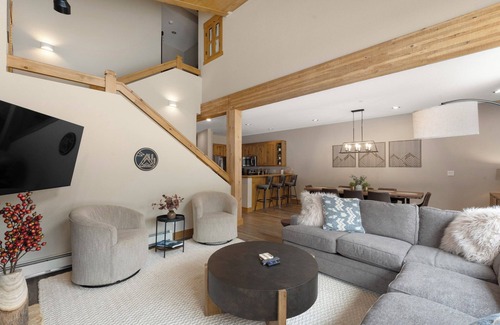 Keystone House | Beautiful Updated Townhome, Shared Hot Tubs & 3-Min Drive to the Ski Village!