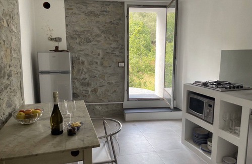 Vasia Apartment | Beautiful vacation apartment with terrace and garden - La Dolce Vita -